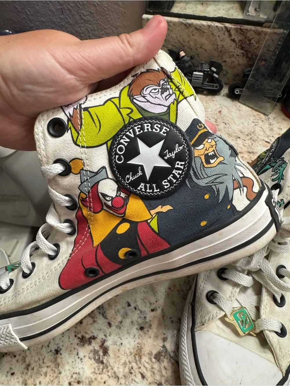Converse x Scooby Doo Chuck Taylor Good Guys Bad Guys Women’s Size 7.5 Mens 5.5